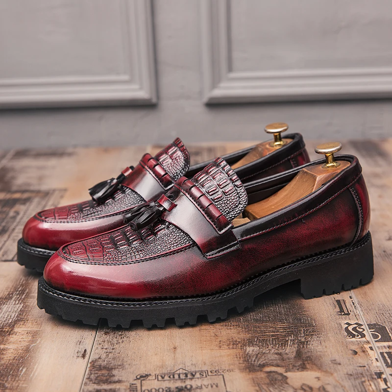 Britain Trend New Men's Pointed Black Red Tassels Casual Oxford Shoes Male Dress Homecoming Male Formal Wedding Footwear
