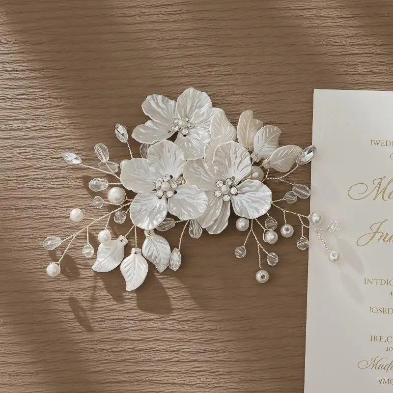 Crystal Pearl Flower Headdress 1Pcs Handmade White Bridal Headwear Elegant Hairpiece for Wedding Party