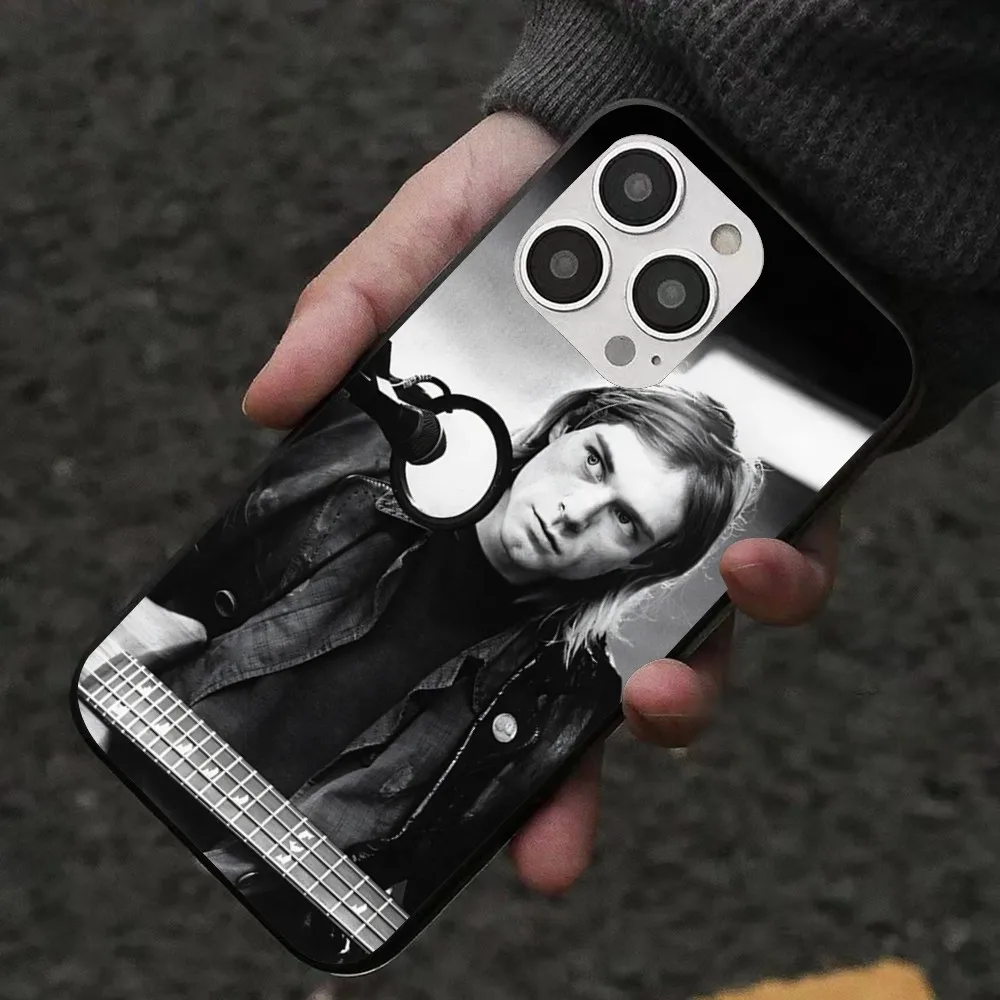 Retro Singer Kurt Cobain Phone Case For Iphone 15 11 13 14 Pro Max 7 8 Plus X Xr Xs Max Se2020 12mini Cover Case