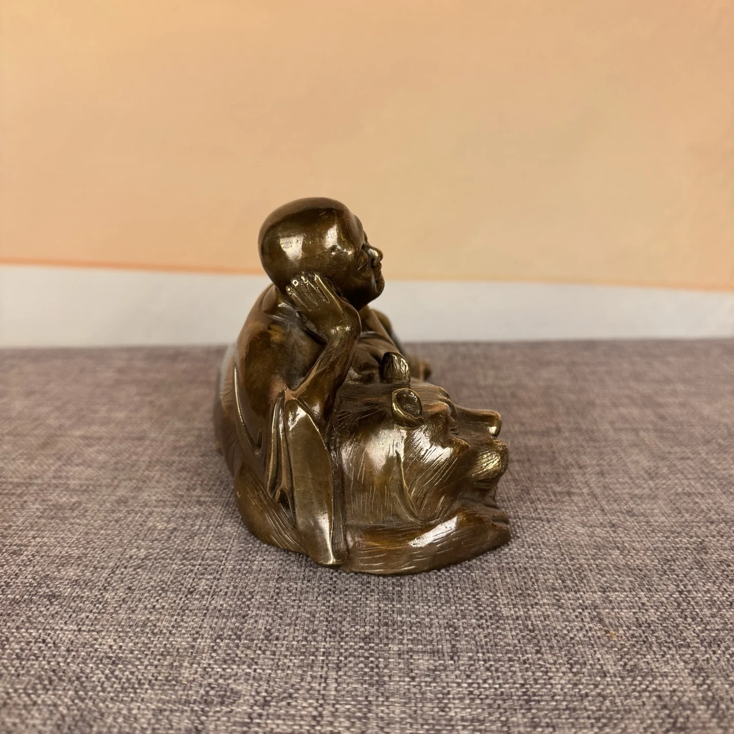 Old Brass Cinnabar Tiger Subduing Arhat Arhat Living Buddha Ji Gong Sleeping Buddha study screen Amass wealth Ornaments