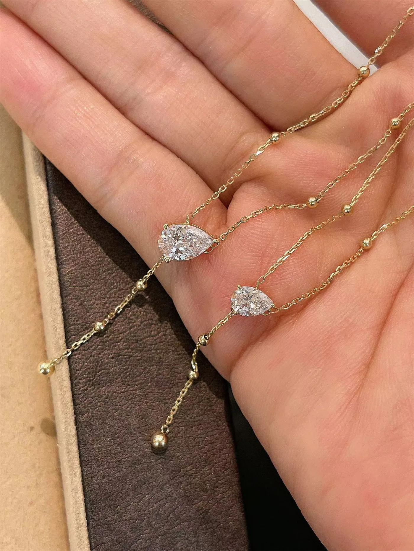 

Ожерелье из цельного золота 18 карат с бриллиантами в форме груши, кулон в форме капли с бахромой 0,5 карата/1 карата с сертификатом IGI, настраиваемый