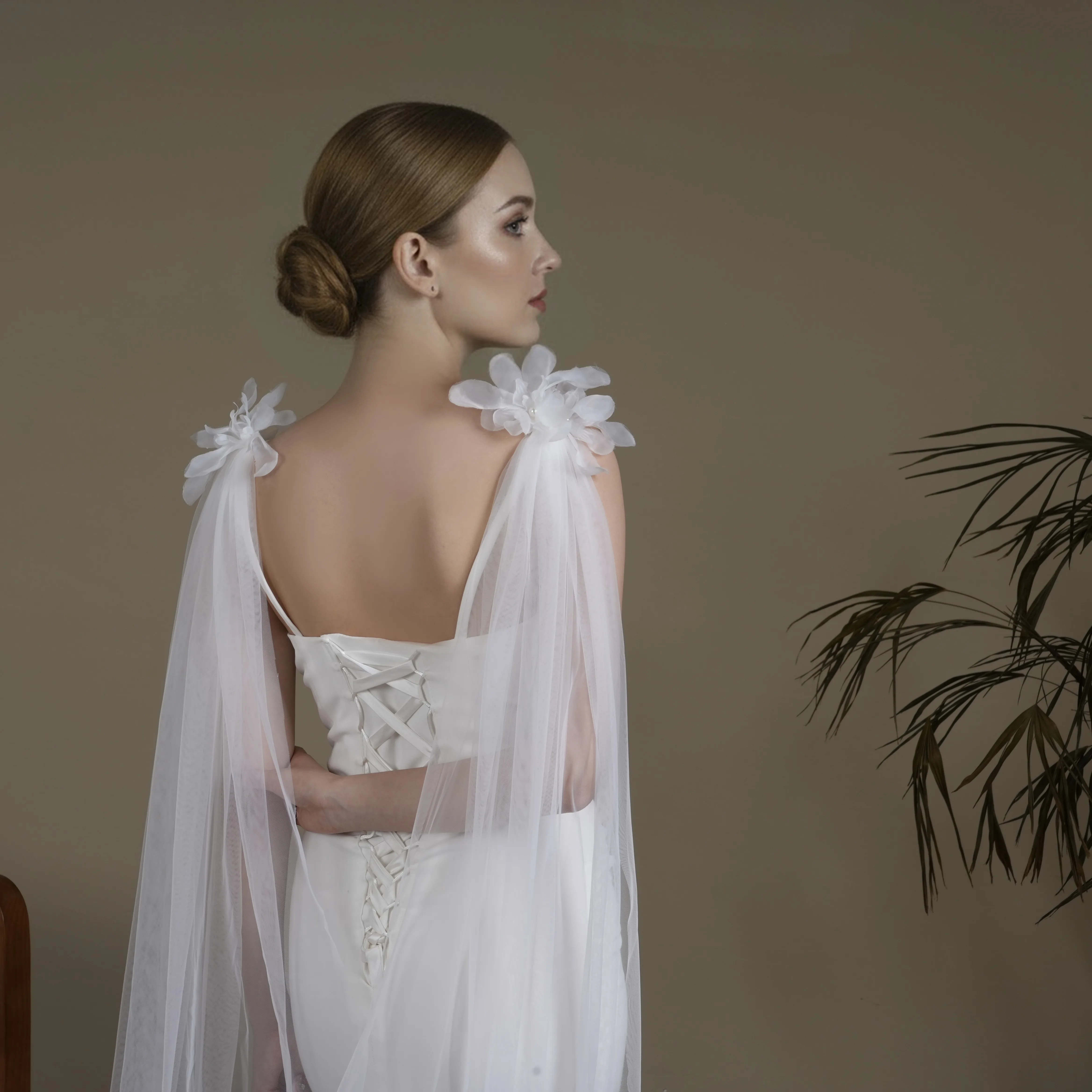 

long train bride soft tulle stage party handmade sewn 3D flower shoulder decor elegant cape shawl wedding accessories VPG18