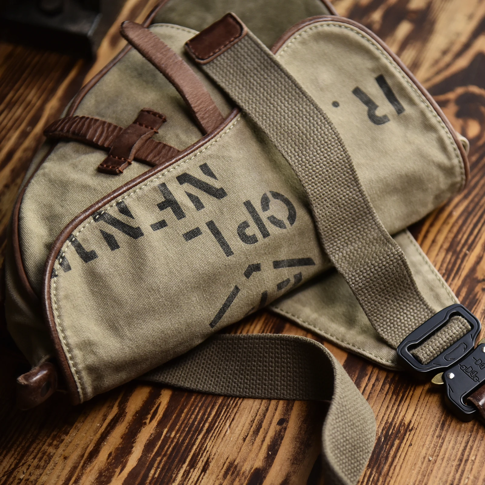 Retro military style chest bag washed thick canvas stitching cowhide motorcycle bag distressed casual saddle bag Waist Bag