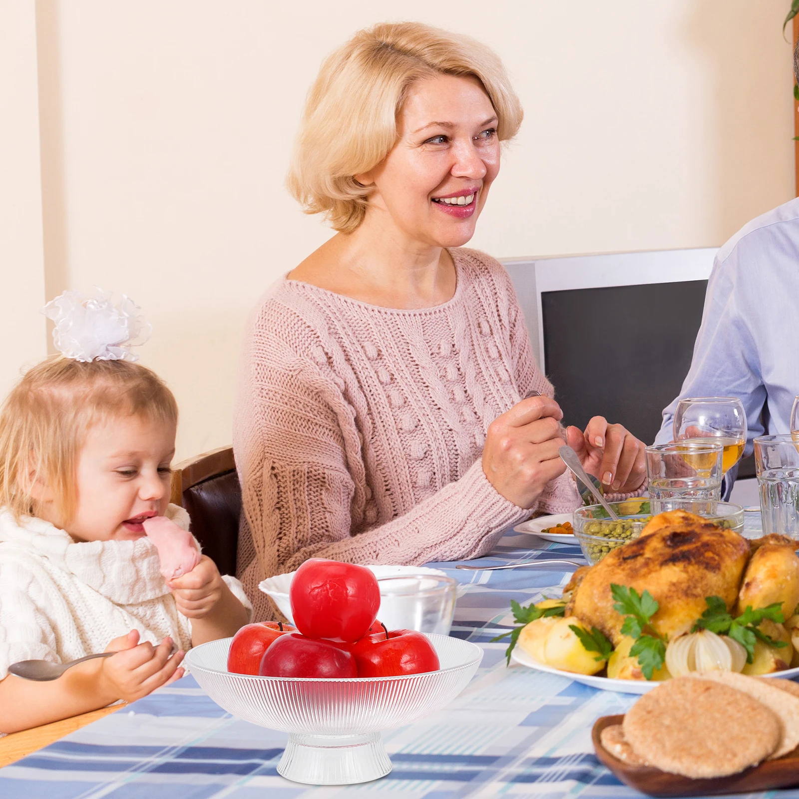 

Elegant Footed Glass Bowl High Transparency Smooth Edges Large Salad Fruits Display Tray for Family Gatherings
