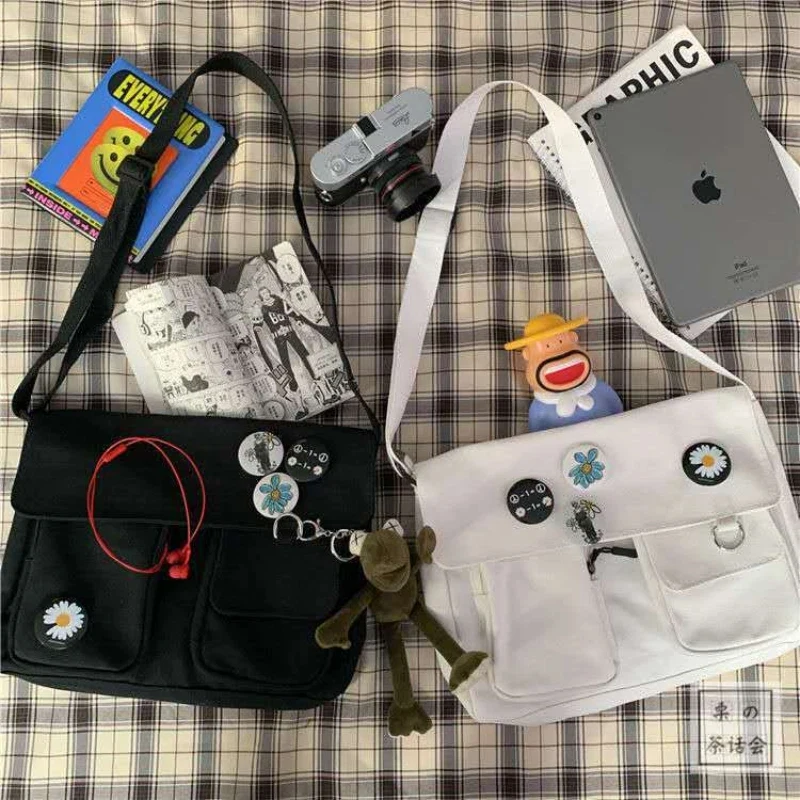 

Canvas shoulder bag, stylish young lady’s fashion bag, large capacity women’s cross-body bag for students, women’s version.