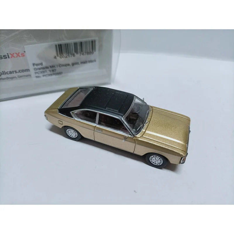 1:87 Scale Ford Granada MK1 Plastic Car Model Collection Ornaments