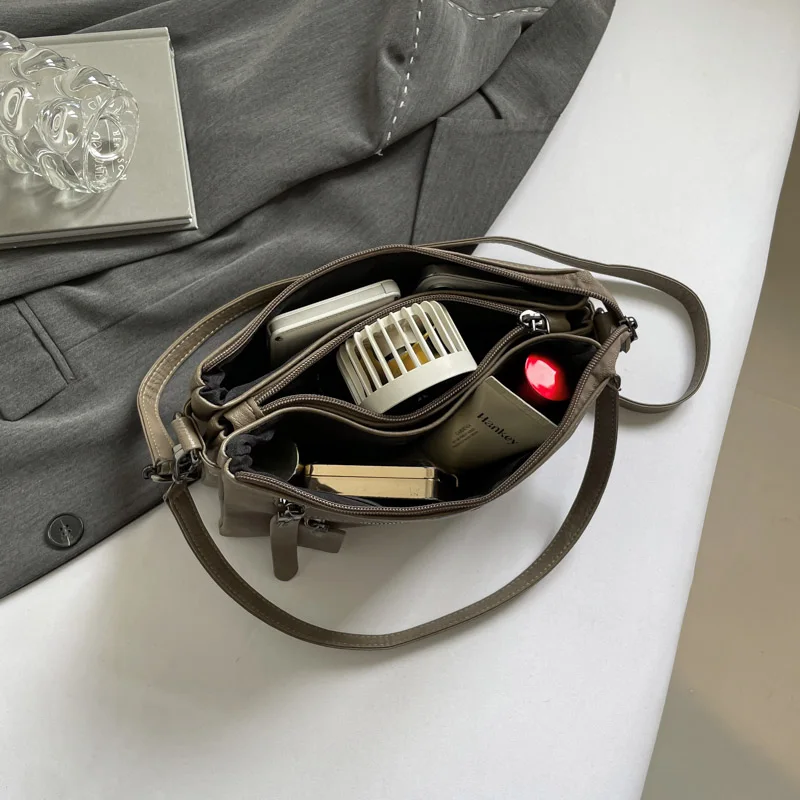 حقيبة يد نسائية جديدة متعددة الجيوب عالية الجودة من جلد البولي يوريثان الناعم حقيبة كتف نسائية فاخرة مصممة للفتيات حقيبة حمل Bolsas Sac