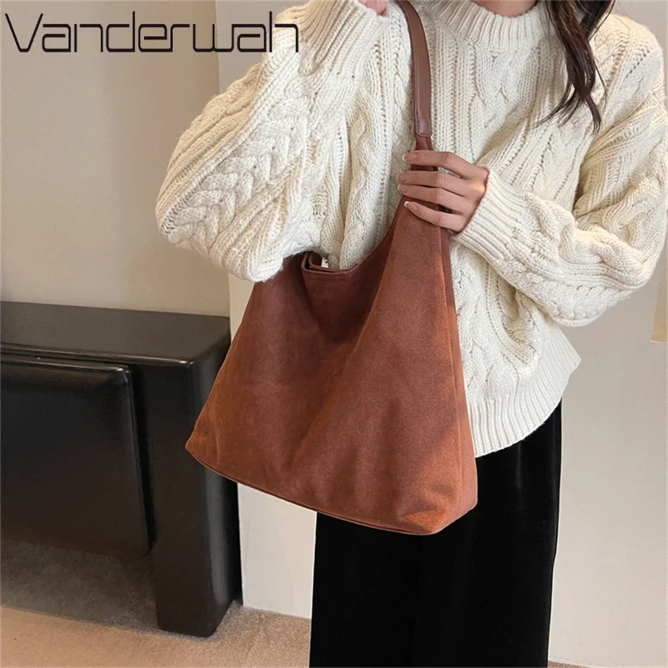 Fashion New Flipped Base Leather Shoulder Bag for Women Winter Fashion Female Simple Hobo Bag Underarm Handbags and Purses