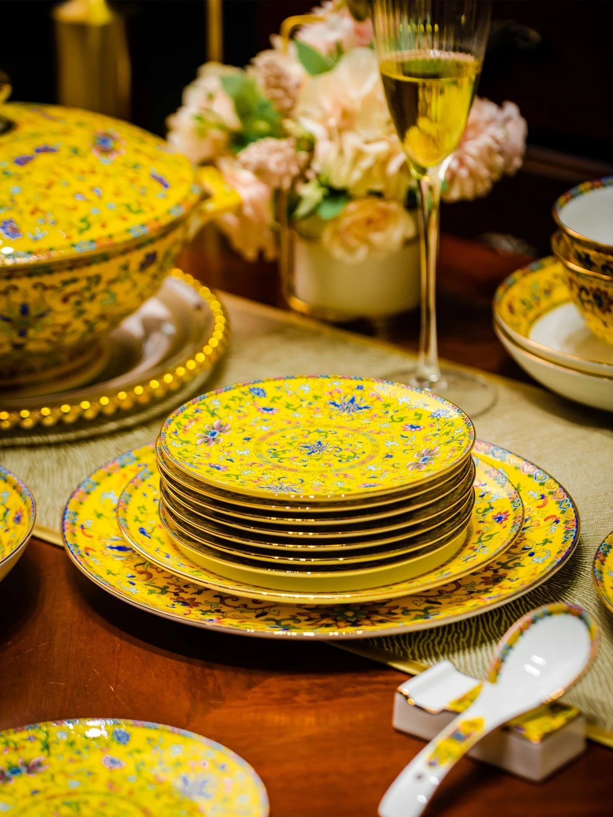 Jingdezhen Household Chinese Court Enamel Dishes Chinese Complete Crockery and Ceramic Tableware Set