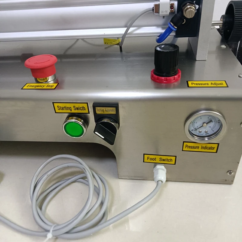 ماكينة تعبئة السوائل الهوائية 100-5000 مللي ماكينة تعبئة الزجاجات الأوتوماتيكية التجارية بفوهة واحدة