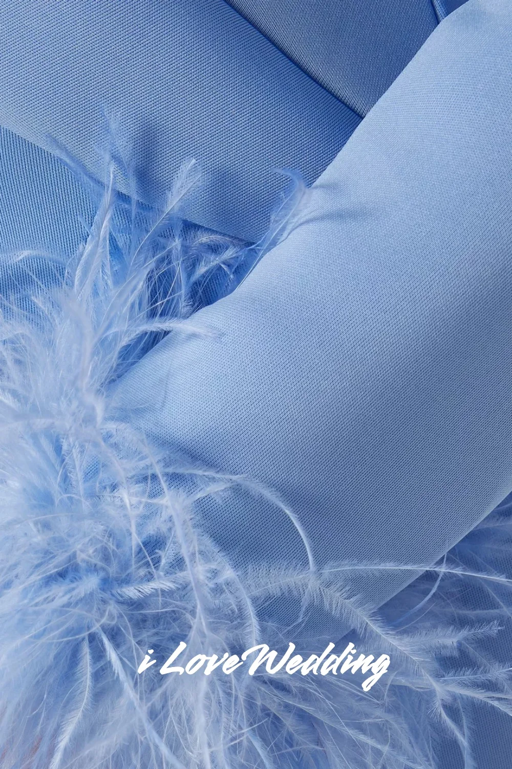 Abiti da sera blu con scollo a V 2025 Manica lunga Piuma Sirena Spacco laterale Abiti da festa di nozze pieghettati lunghi fino al pavimento Personalizzati