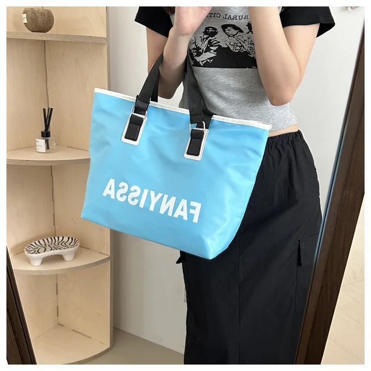

2025 ​​Viral Travel Tote Bag for Women Large Capacity Gym Duffle Lightweight Weekend Carry on Fashionable Overnight Bag​