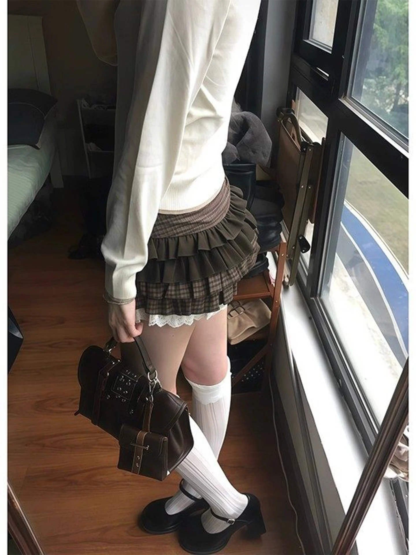 レトロブラウンチェック柄レーススプライシングスカート レディース 秋冬新作 スイートレイヤードケーキパフスカート ハイウエストゴアードスカート