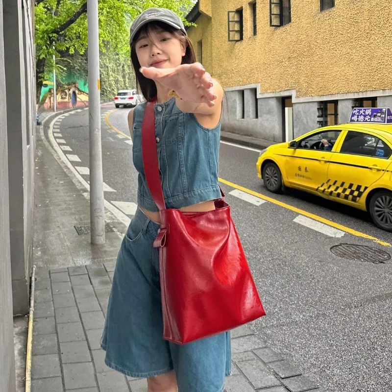 High-grade Retro Commuter Bag Women One-shoulder Tote Bags New Fashion Soft Leather Large-capacity Bucket Crossbody Bucket Bag