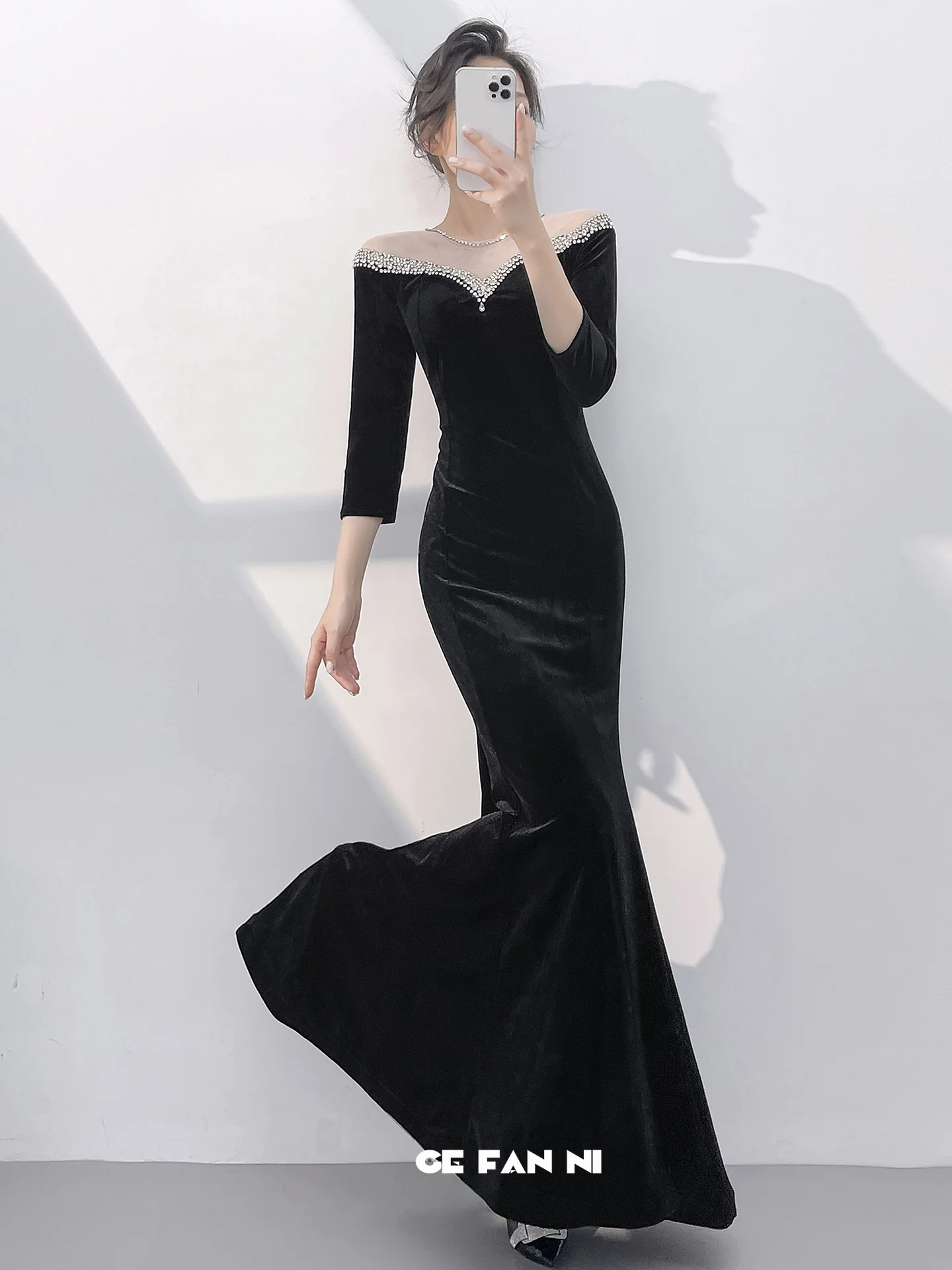 

Ele Velvet Evening Gown Women's 2026 New Sle Long Sve Bla Evening Dr Fi Tail Presence Queen for Annual Meeting