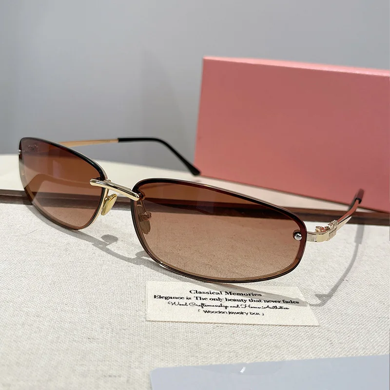 

Солнцезащитные очки 2026: светлые, серебристо-серые, для женщин, ранняя весна, в стиле Old Money, для миллениалок, с линзами Mercury, модные