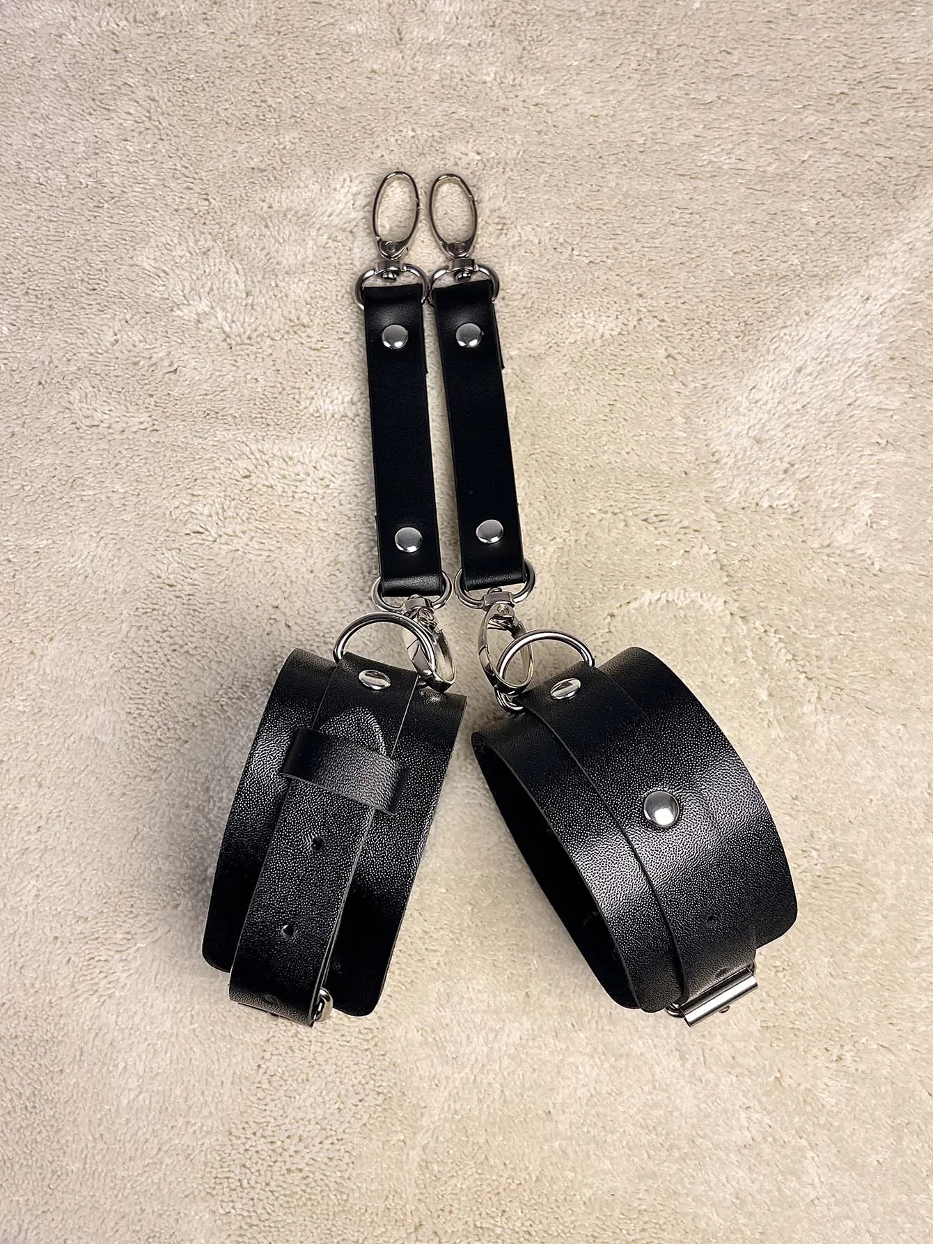 

Браслет унисекс из искусственной кожи, кожаные наручники с пряжкой, регулируемая винтажная одежда в стиле панк, фетиш, ограничения, излом