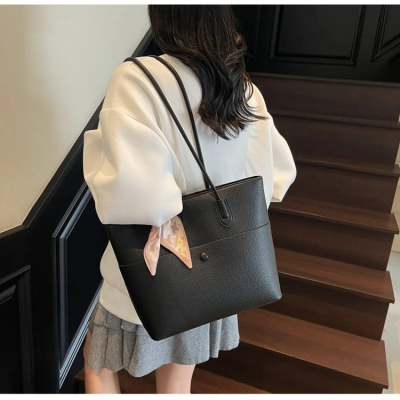 

Classic Leather Tote Bag For Women - Famous Designer Luxury Brand Handbags Popular Elegant Messenger Style
