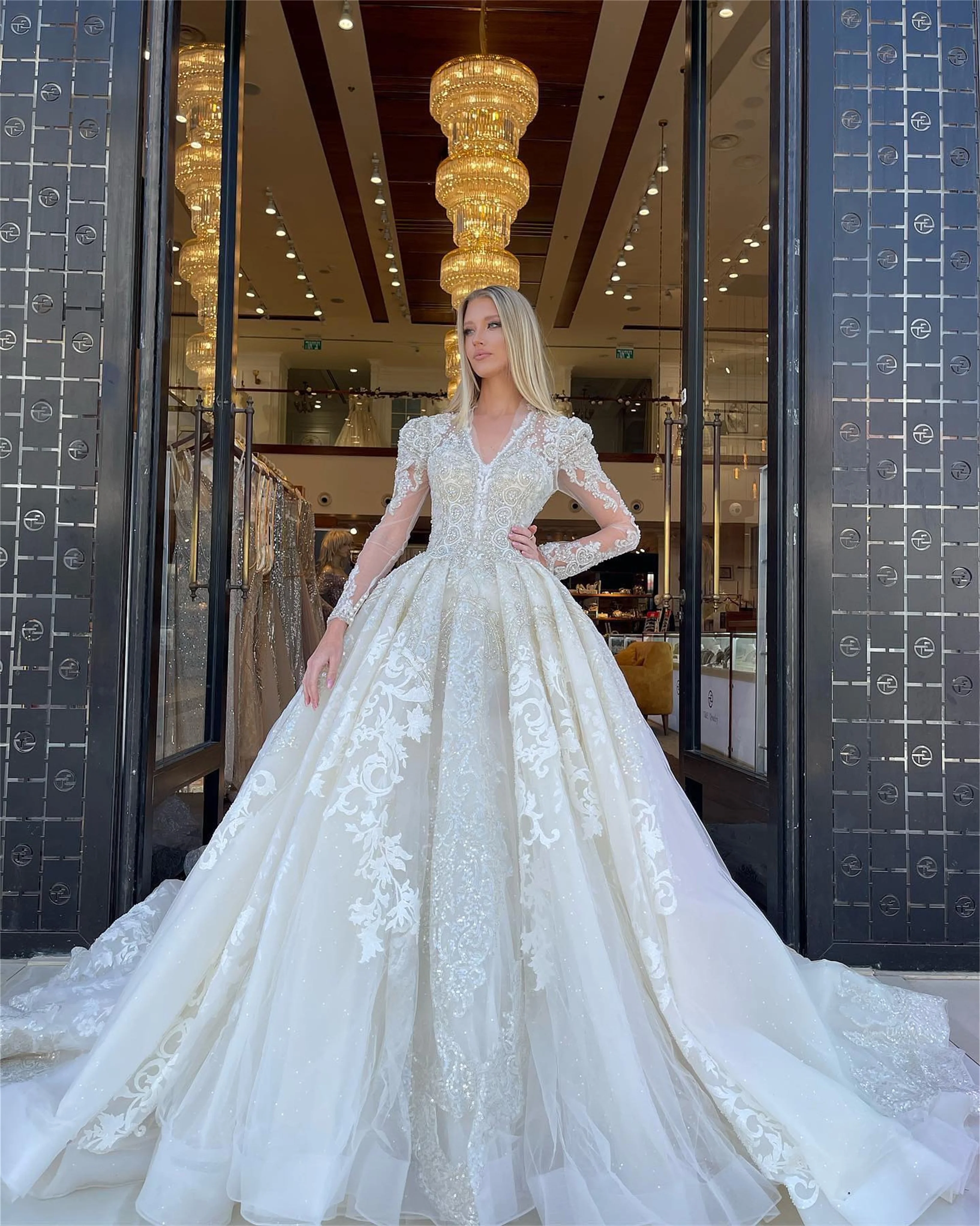 

Princess V Neck Ball Gowns Crystal Beading Wedding Dress Custom Made Lace Applique Long Sleeves Cathedral Train Vestido de novia