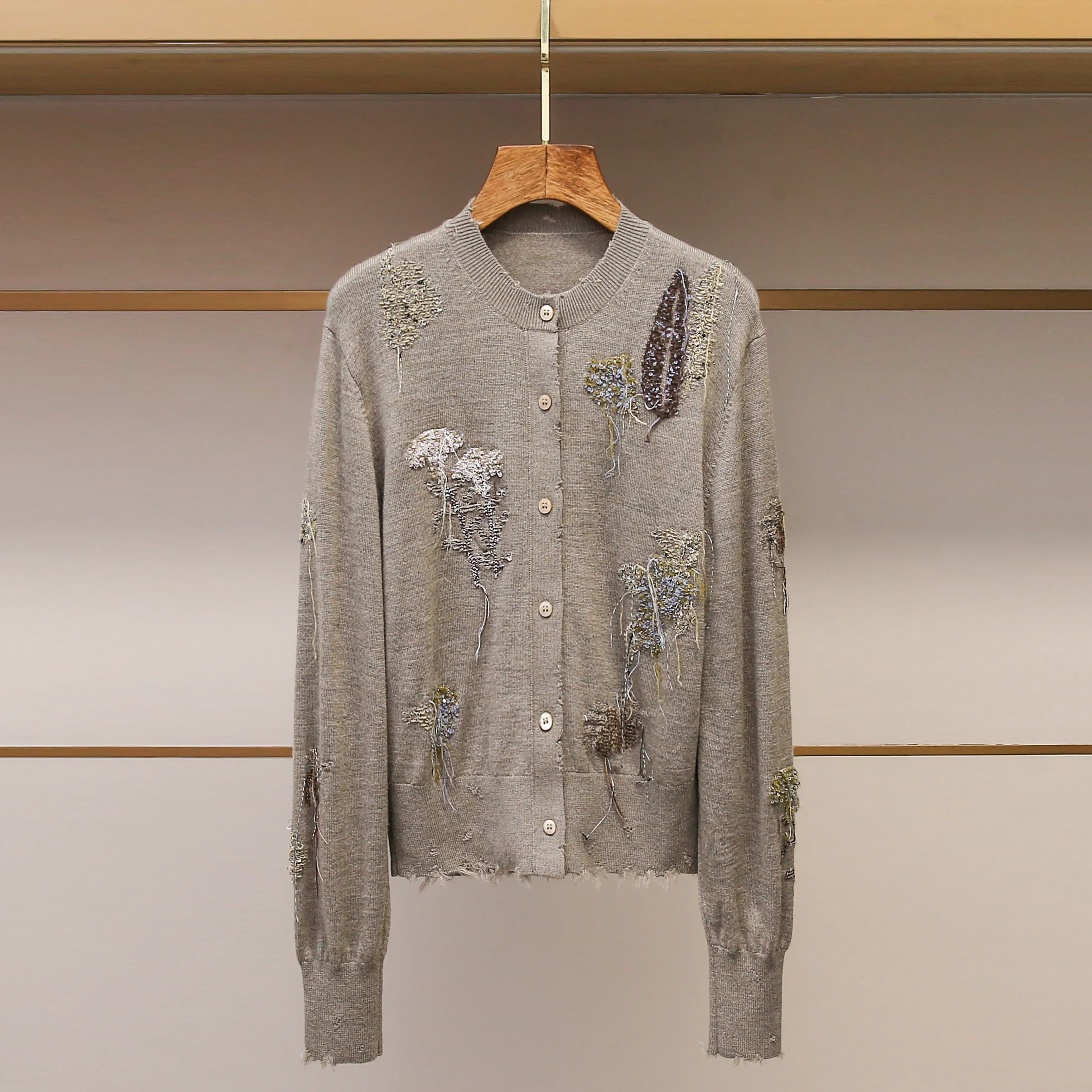 

Retro Embroidered Flower Knitted Open Cardigan Women's round Neck Button Sweater High End Fashion Winter New Arrival Ladies' ...