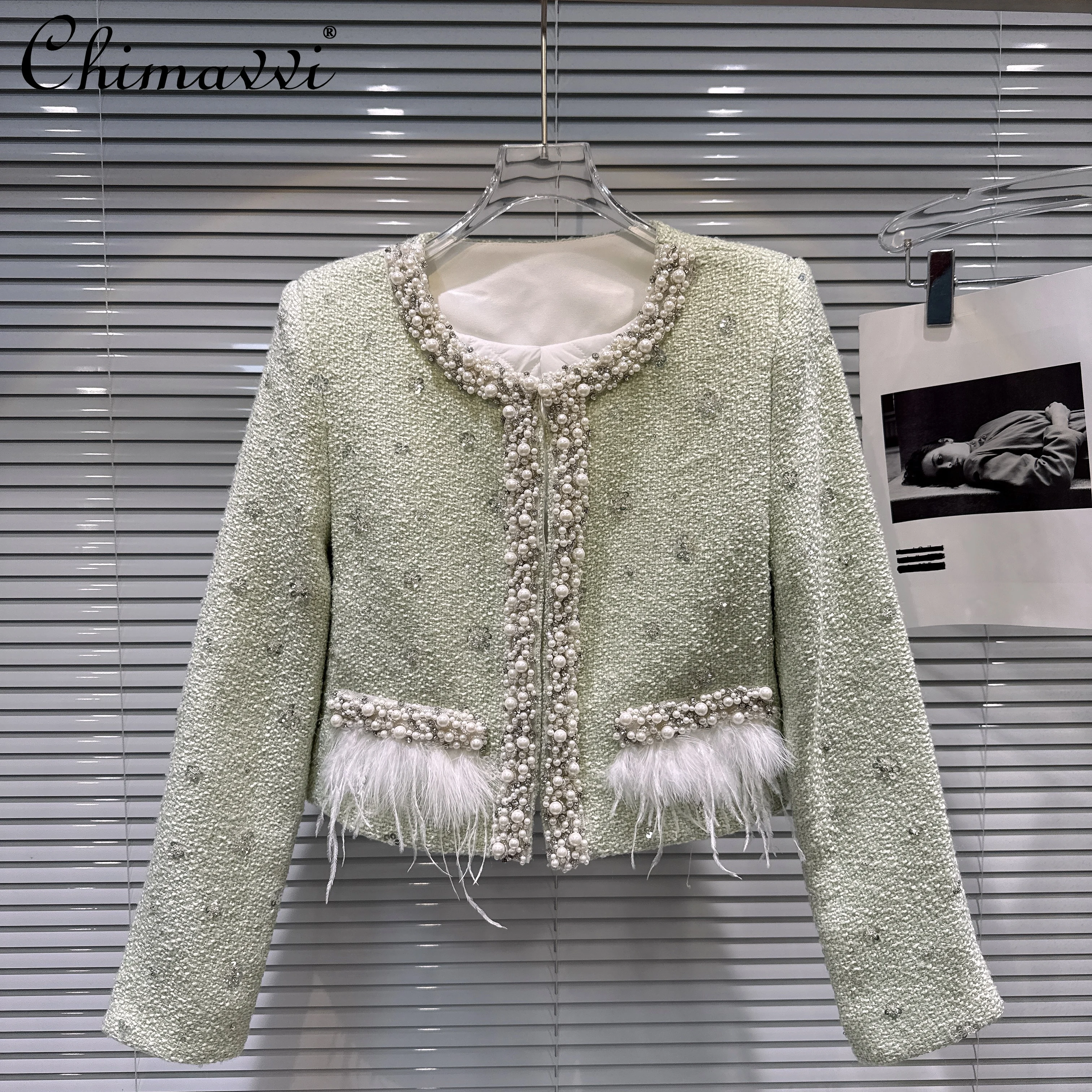 

2025 Winter Korean Style Fashion Luxury Socialite Pearl Beaded Sequin Feather Patchwork Tweed Short Jacket Coat for Women Winter