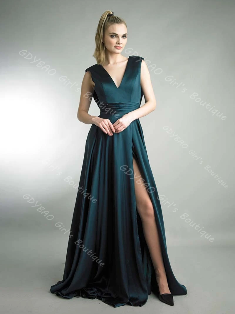 ชุดราตรีผ้าซาตินจับจีบหรูหราสำหรับผู้หญิง คอวีคู่ ผ้าคลุมหลัง ชุดออกงานพร้อมชายกระโปรงผ่าแบบแปรง สามารถสั่งตัดได้