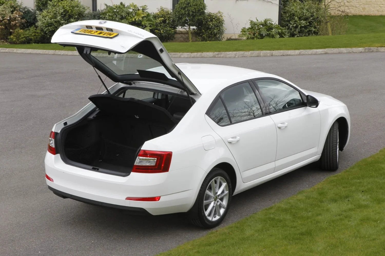 

Auto Pop-Up Trunk Struts for Skoda Octavia Mk2 (1Z) Hatchback 2004-2013 Automatic Opening Gas Lift Supports with Springs Struts