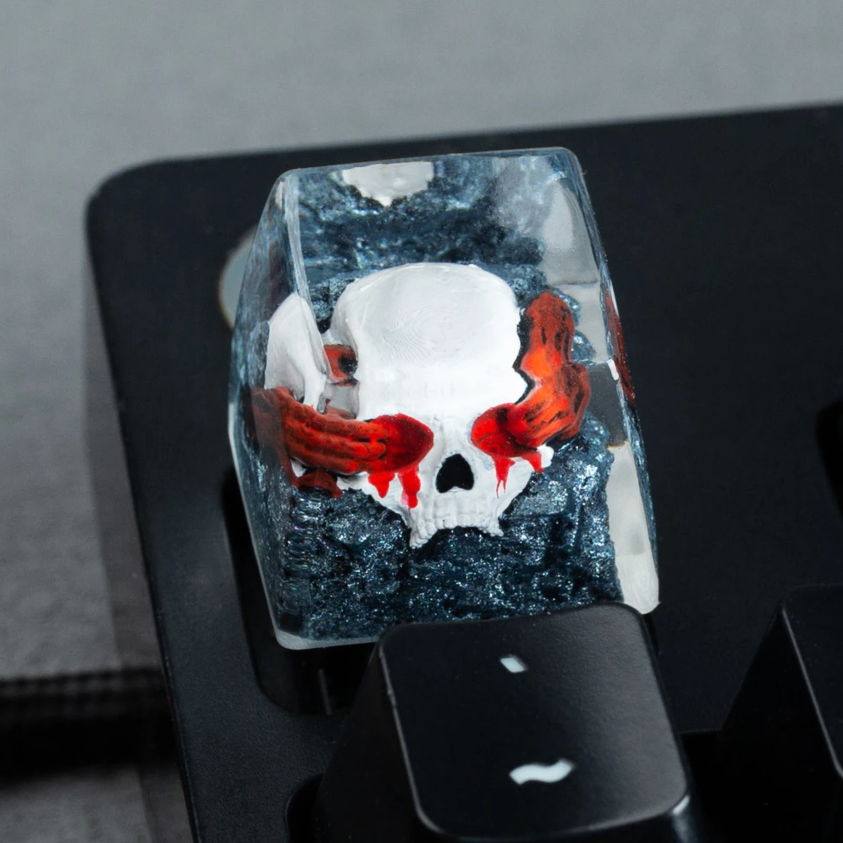 

Handmade Resin Bloody Skull Keycap, Artisan Stereo Design for Mechanical Keyboards, Ideal Gift for Gamers & Keyboard Lovers