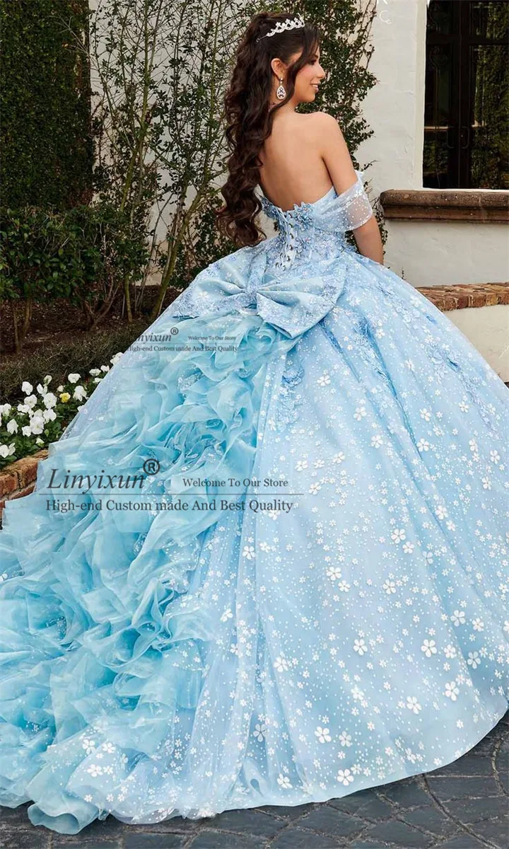 فستان أميرة Quinceanera أزرق سماوي فاتح ، ثوب حفلة مع زهور ، زينة بفيونكة ، فستان حلو 16 ، ذيل محكمة ، مناسبة رسمية