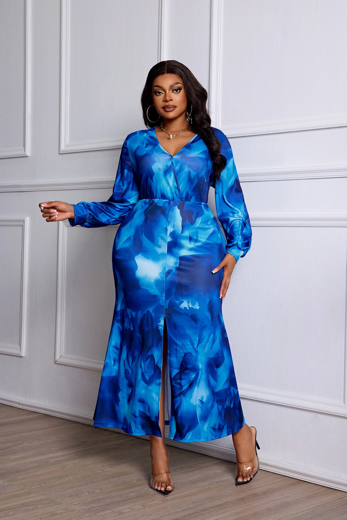 

Женское платье-русалка больших размеров с длинным рукавом, V-образным вырезом, пышными рукавами, синим абстрактным принтом, сборками спереди и разрезом, для гламурного тропического отдыха, летнего пляжного бранча, для пышных форм
