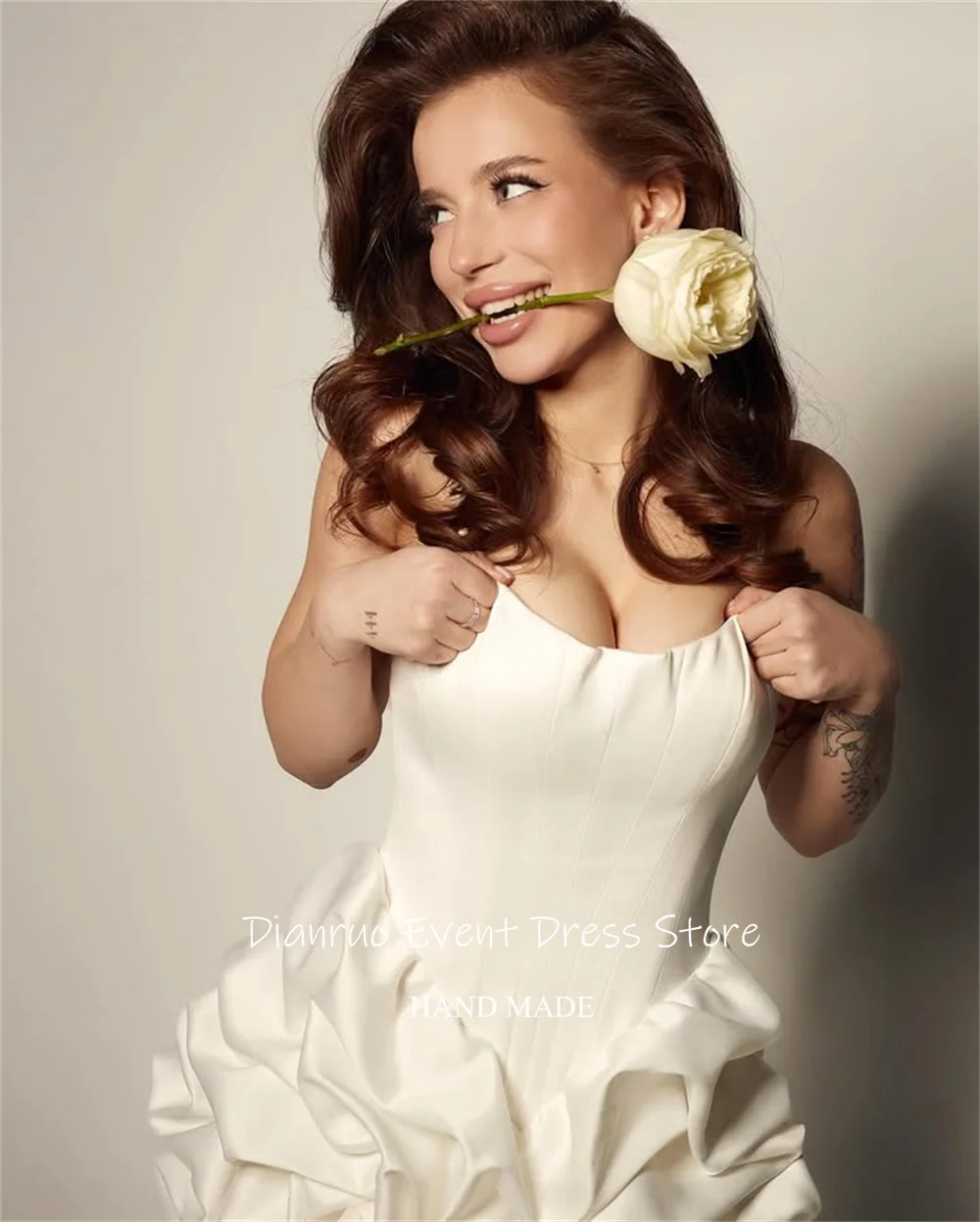 ชุดเดรสออกงาน Dianruo ผ้าซาตินจับจีบ สายเดี่ยว ไม่มีแขน แบบมินิ ชุดเดรสงานเลี้ยง ชายกระโปรงระบาย ปี 2025 รับตัดตามสั่ง