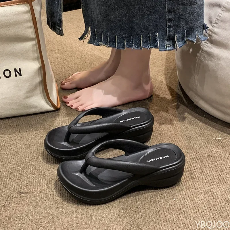 Summer Fashion New Thick Soled Slippers Flip Flops Beach Anti Slip Outer Wear Fashionable Sponge Cake Clip on Slippers 2026