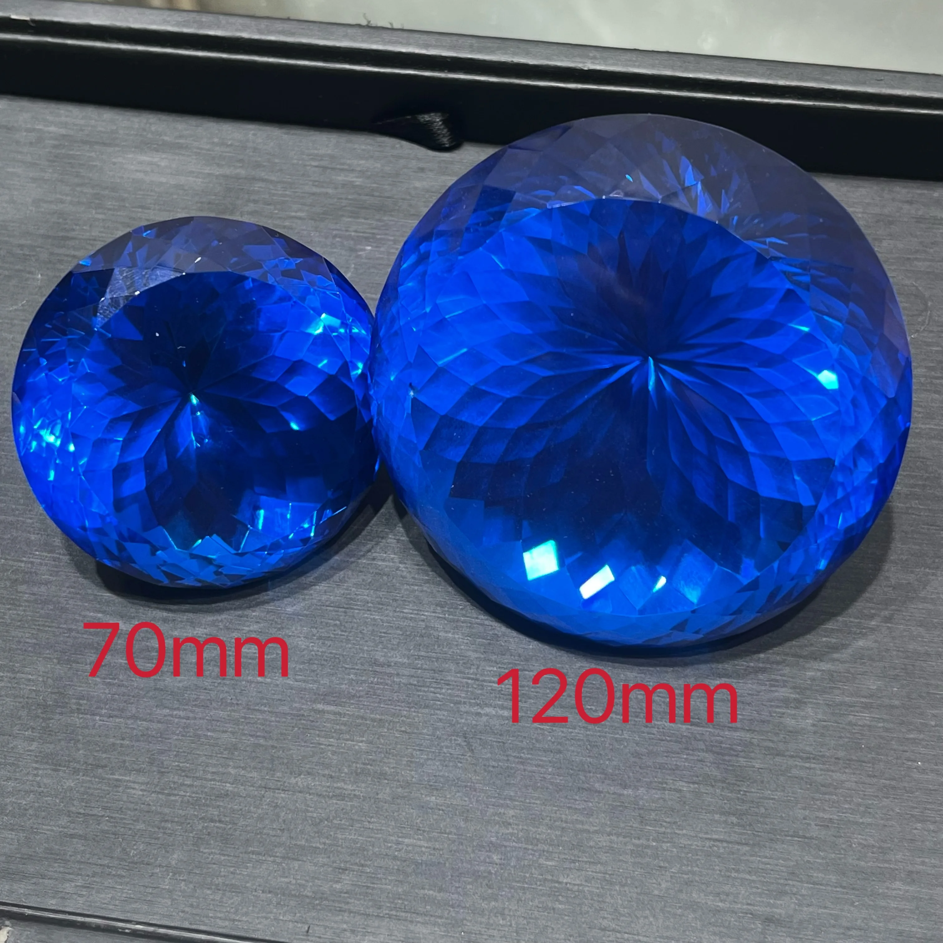 

1PCS 70mm 384g Synthetic Blue Corundum Loose Gemstone Suitable For Home And Store Decoration