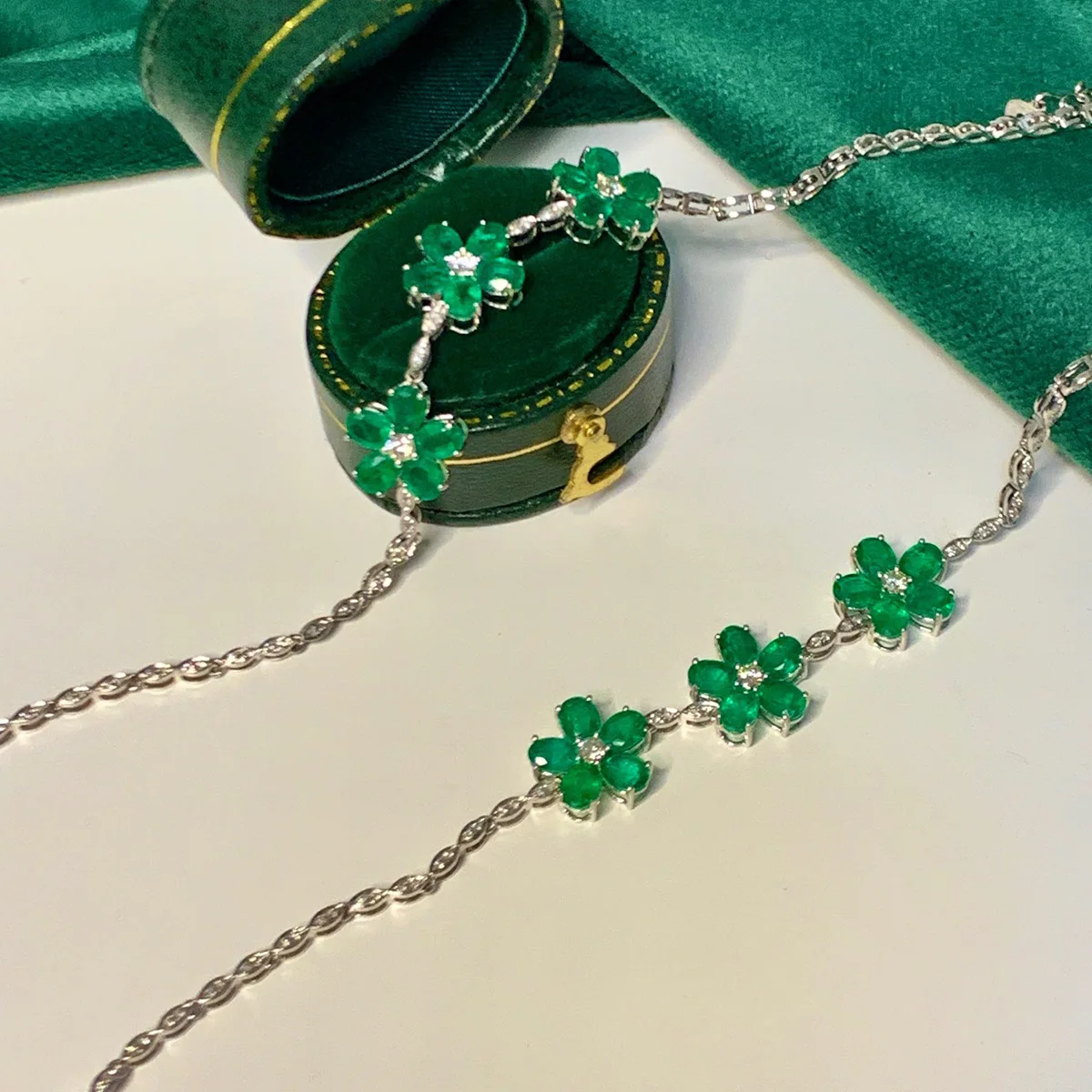 

High Jewelry 925 Silver Vivid Green Emerald Full Diamond Clover Chain Bracelet PT900 Platinum Moissanite Tennis Bangles Bijoux