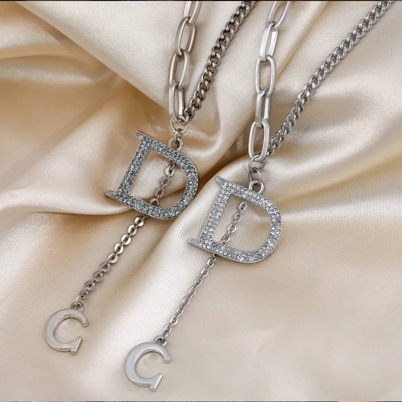 

A versatile D-letter tassel women's necklace, collarbone chain and sweater chain for autumn and winter
