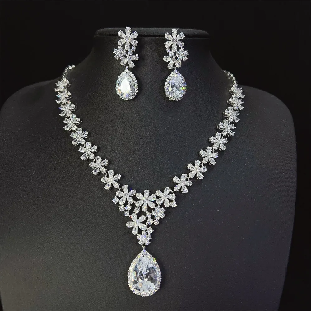 

Women's Bridal Necklace and Earrings Set with Zircon Gems: High-End Luxury Fashionable Minimalist Series