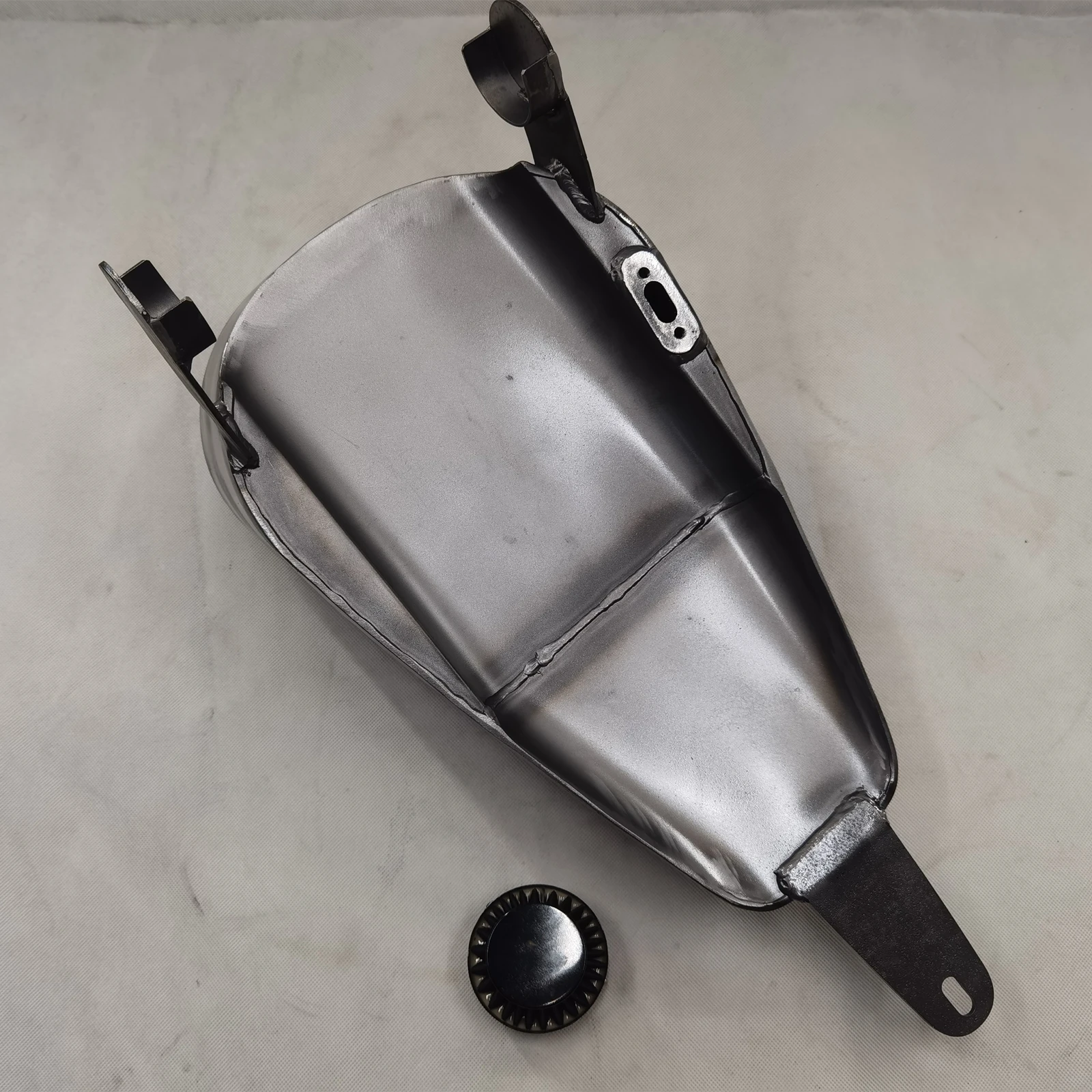 8L Silvery Motorcycle Fuel Tank With Oil Cap For YAMAHA DRAGSTAR 250.