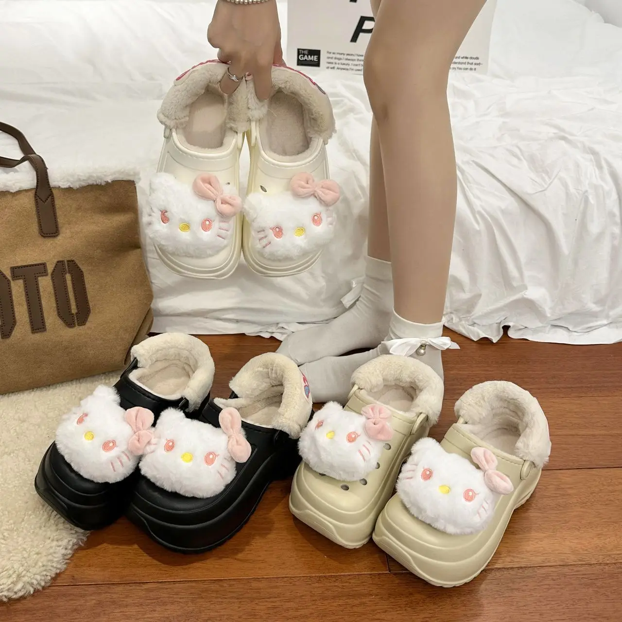 Sanrio Hello Kitty Cute Girl Thick Soled Plush Hole Shoes Women's Winter New Design Fashion Home Shoes Casual Versatile Slippers