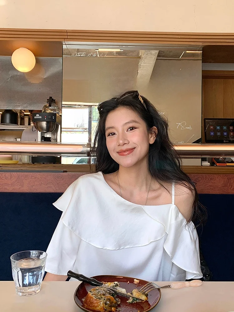 

DaqianwithU Summer Lazy White irt Ruched oulder ort Sve Satin Women's Faion Loose Fit Lyrical Hemline Top