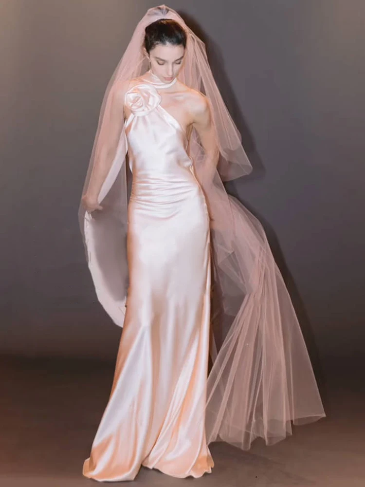 أنيقة الوردي الفاتح الرسن الرقبة الساتان فستان طويل مع لهجة الأزهار المرأة عارية الذراعين حفلات الزفاف وصيفه الشرف الراقي غالاس ثوب