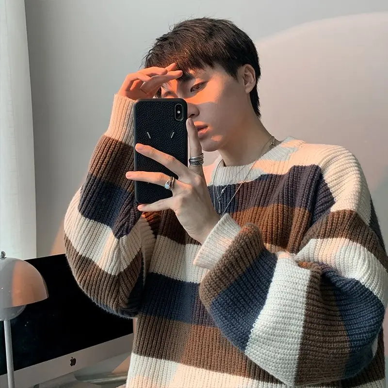 

Contrast color splicing striped sweater for men in autumn and winter lazy style trendy bottoming sweater, loose sweater jacket