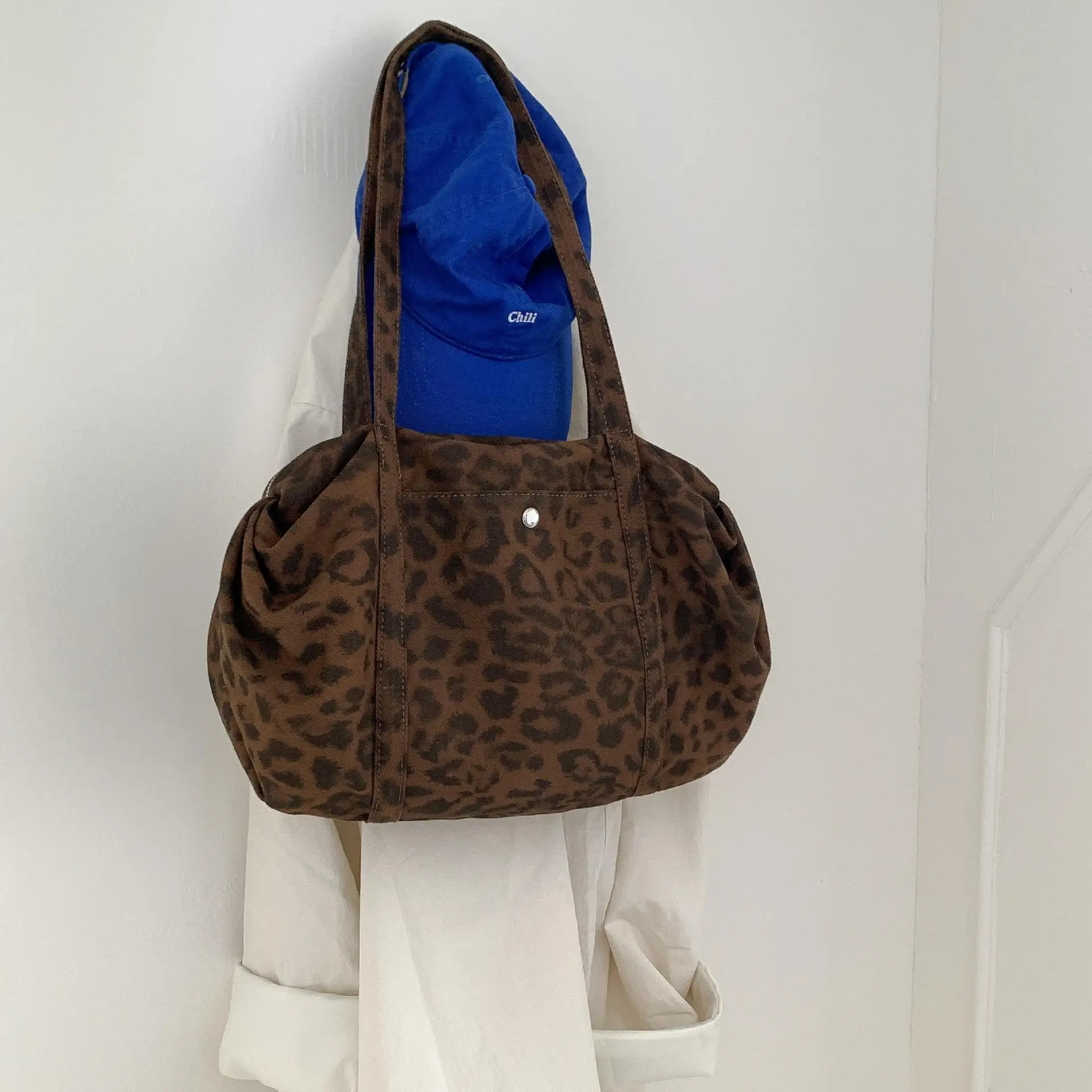 Wilde Leopardenmuster Nylon Umhängetasche Große Kapazität Multipocket Tote Bag Trendy Frauen Casual Geldbörse Guangzhou Hochwertige Tasche – Detail 25