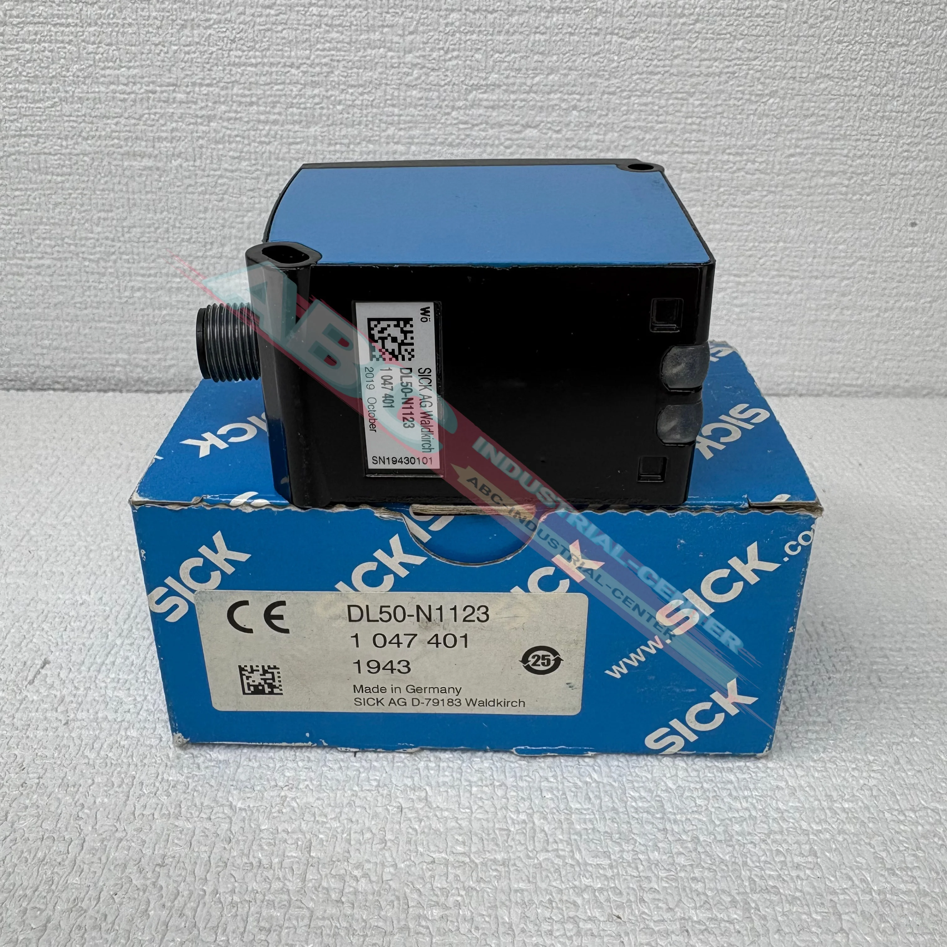 

DL50-N1123 1047401 brand new laser distance measuring sensor