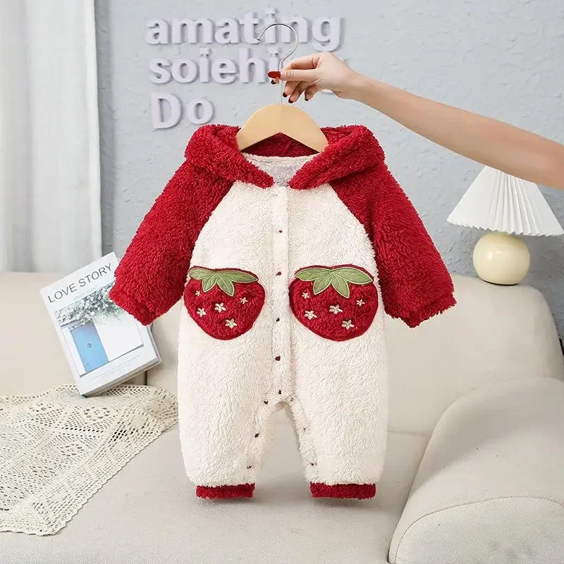 

2024 Strawberry Baby Girls Boys Jumpsuit Christmas Hooded Romper Kids Autumn Winter Newborn Rompers Warm Babies Cute Clothes