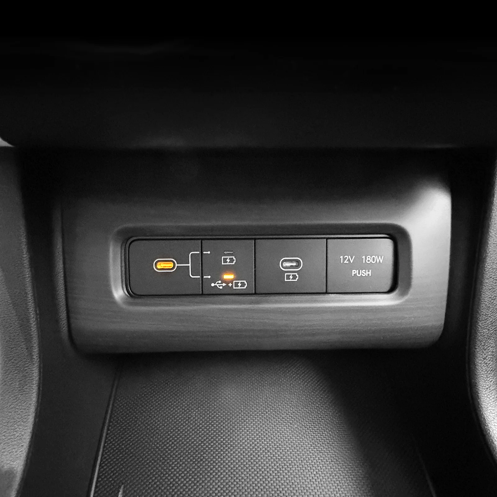 Carbon Fiber Wood Grain Style USB Port Charger Socket Frame Cover Trim For Hyundai Tucson NX4 2025 LHD RHD Interior Styling