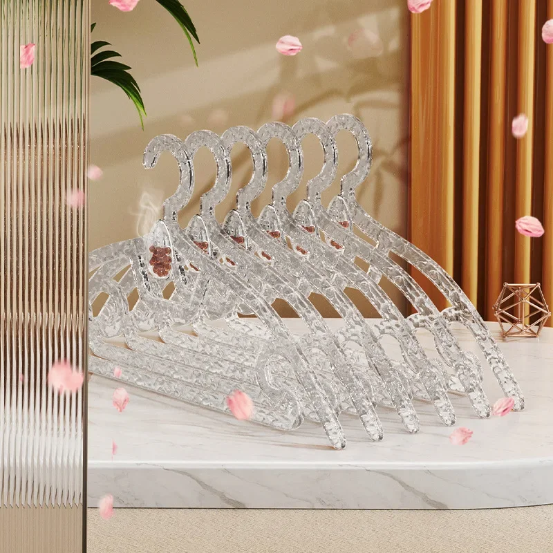 2026 متوفر في المخزون شماعات عطرية منزلية سلسة خفيفة فاخرة ملابس تموج الماء جريئة دعم معلق