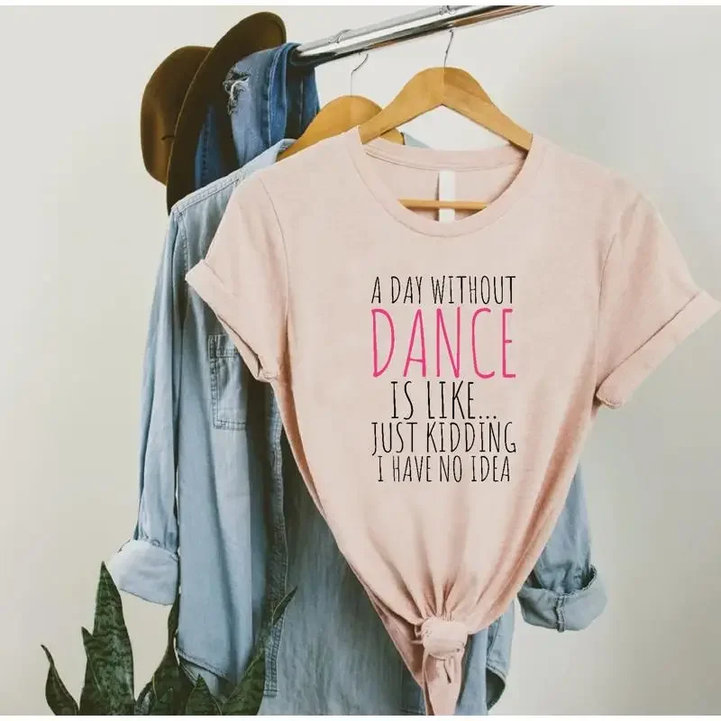 Camiseta Engraçada de Dança: Um Dia Sem Dança é Como Brincar de Brincadeira - Para Amantes de Dança Feminina