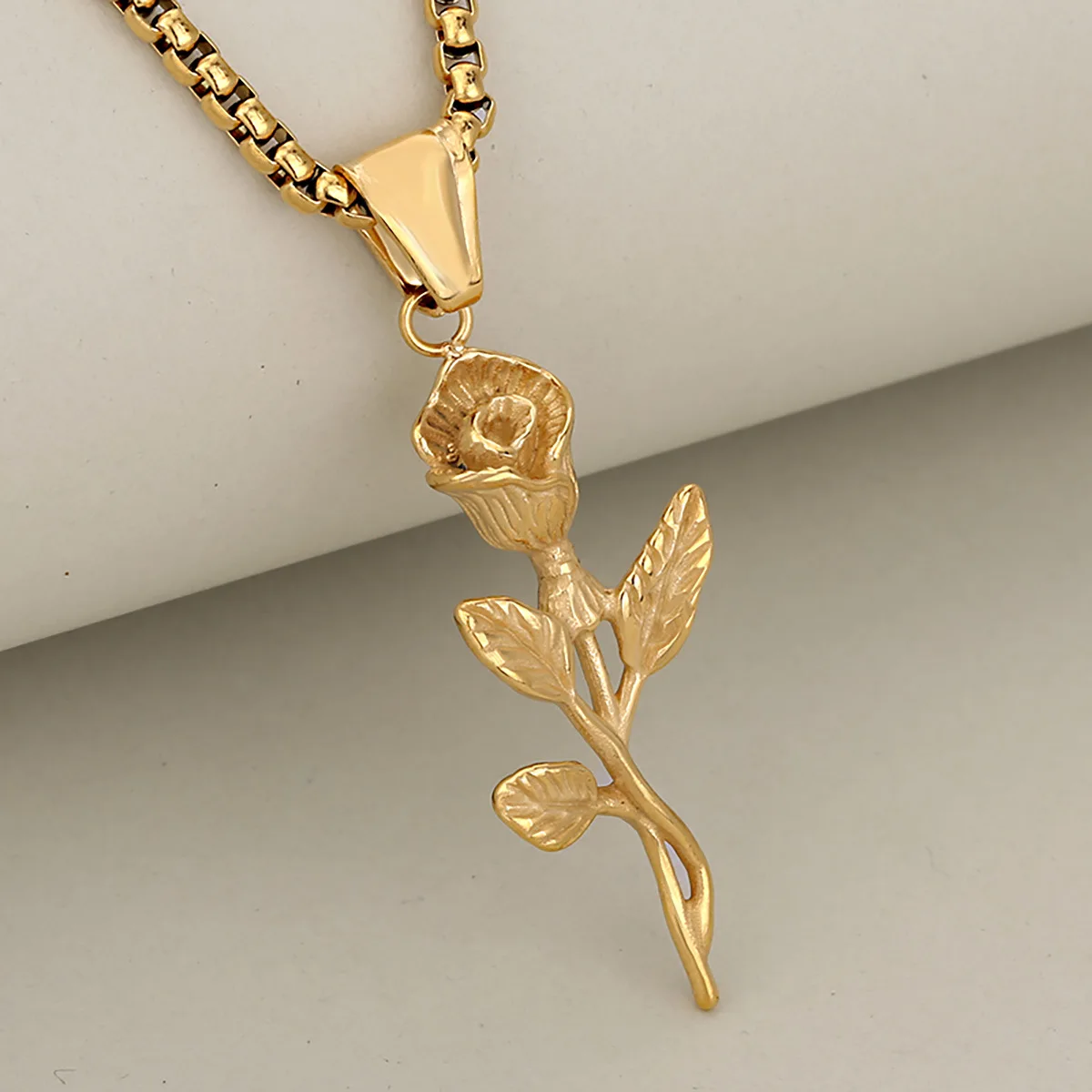 

Unique Stainless Steel 3D Rose Pendant Necklace for Women and Men, Light Luxury Texture