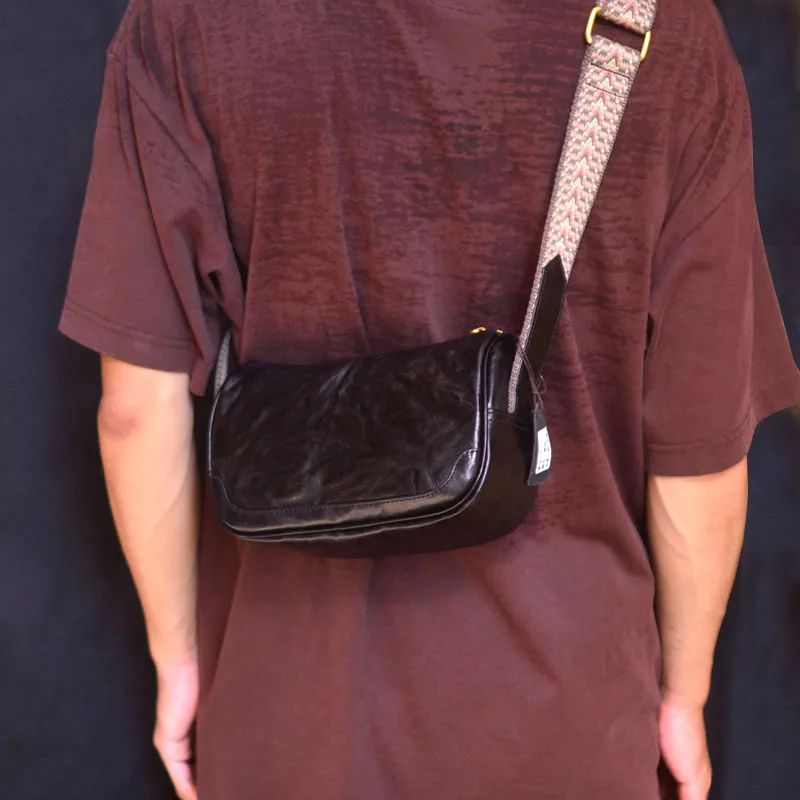 AETOO Leather new men\'s commuter shoulder crossbody bag leather commuter casual small bag cowhide youth trend mobile phone bag