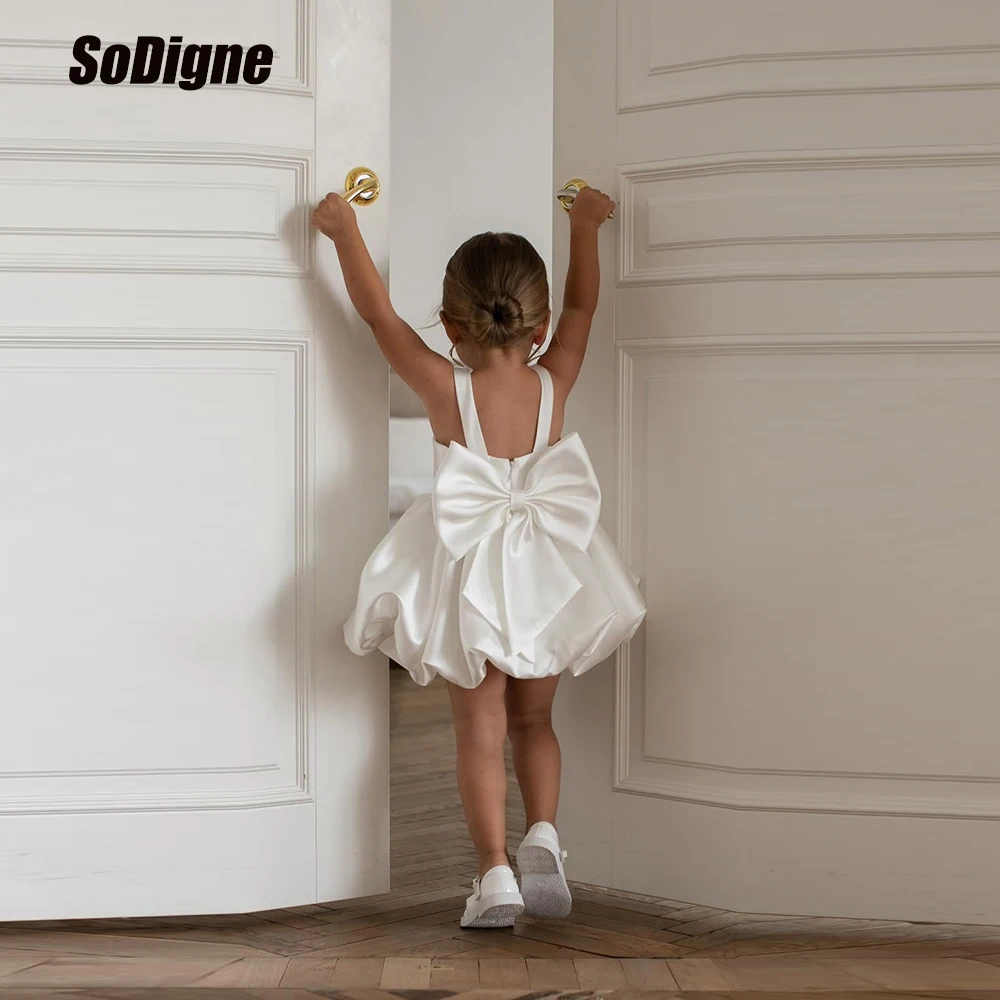 SoDigne A-Linie Satin Kurzes Blumenmädchenkleid O-Ausschnitt Ärmellos Mädchenrock Partykleider 2026 Kind Prinzessin Kleid Maßgeschneidert